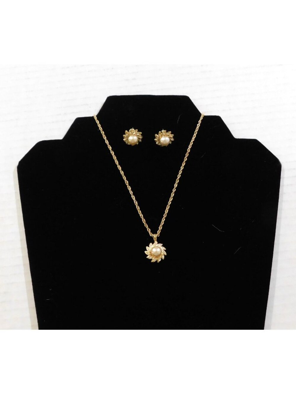 Premier Designs Pearl Crystal Necklace Earrings Vintage Set Gold Plated 18"